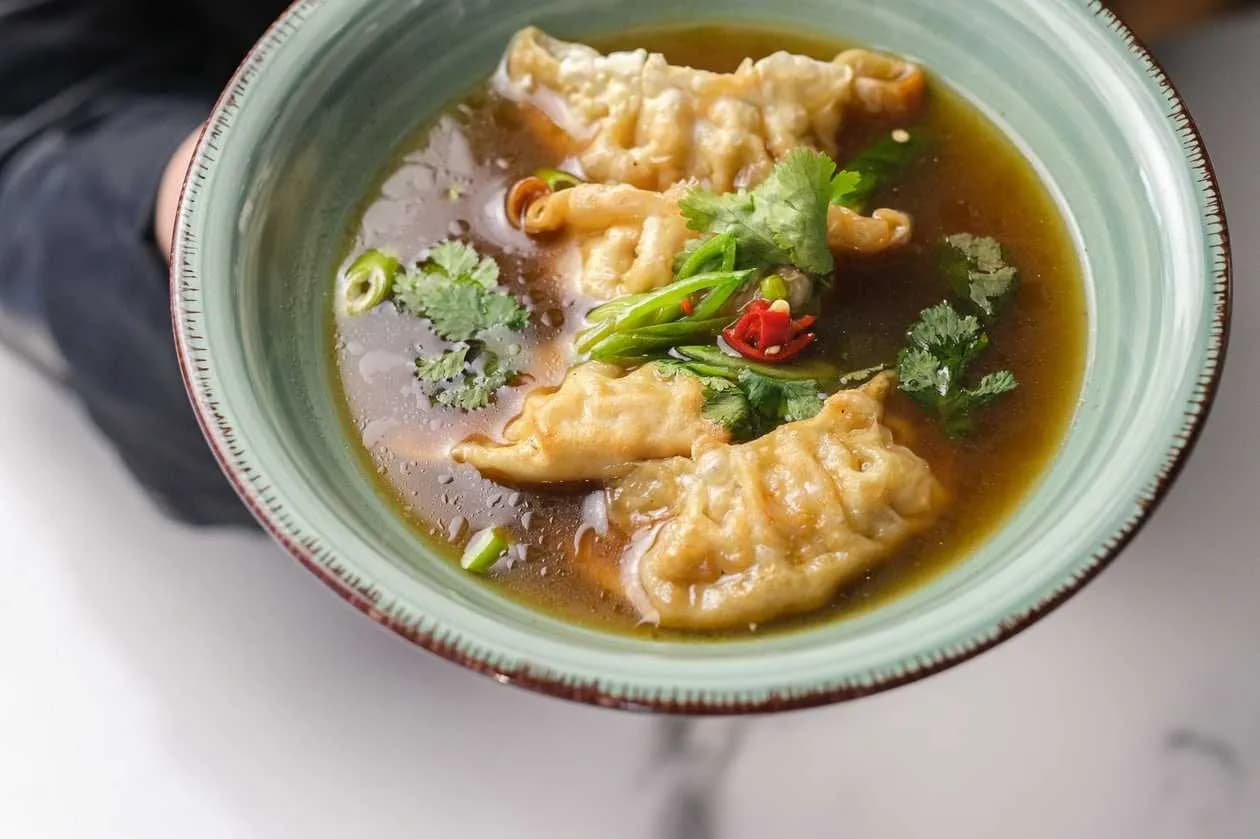 Orientalny bulion wołowy