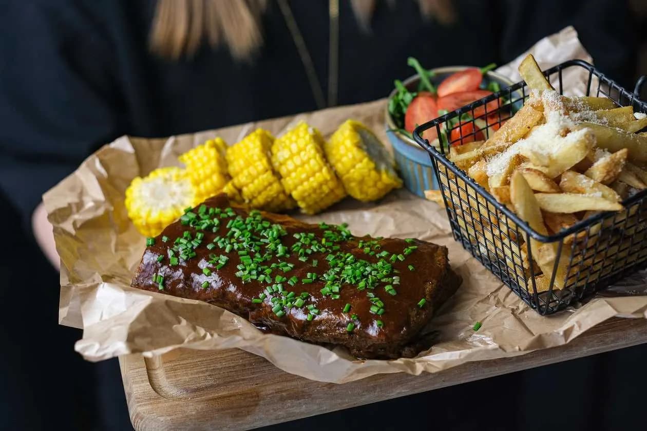 Żeberka w sosie BBQ infuzowanym Jameson Orange