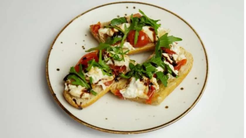 Grzanki z burattą i oliwą truflową