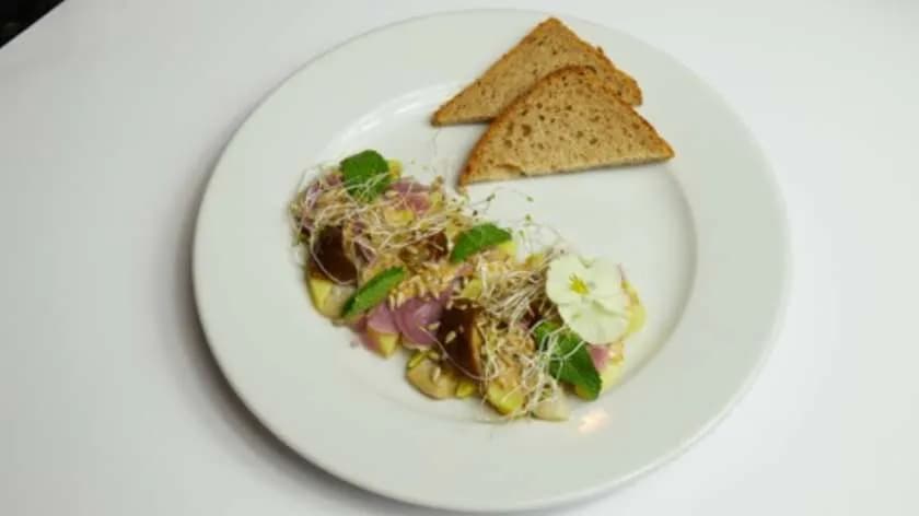 Matias ze świeżą miętą i ziemiakami