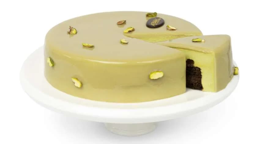 Tort Pistacjowy Z Musem Pomarańczowo-Limonkowym - Porcja