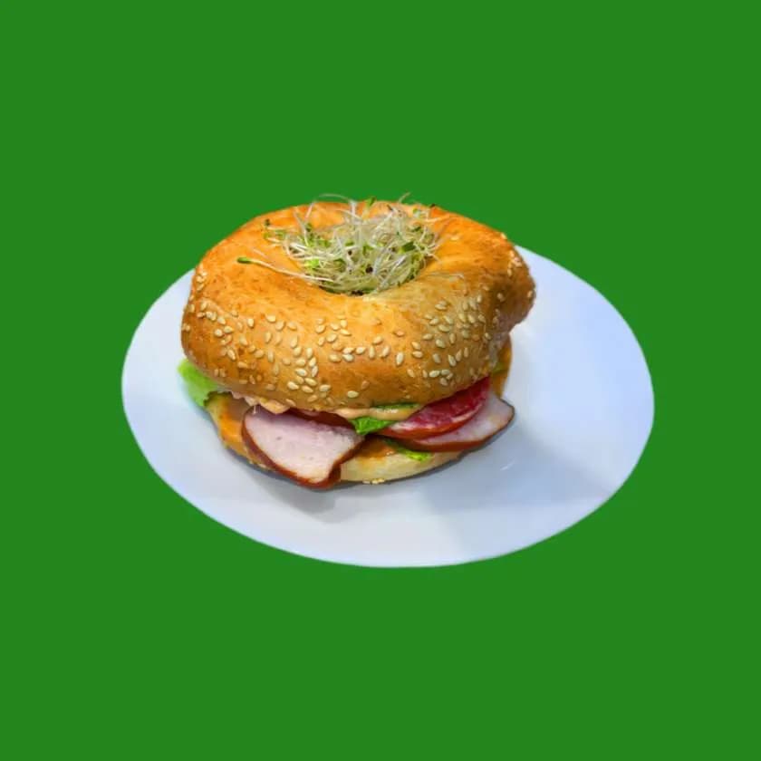 Bajgiel z wędzonym kurczakiem