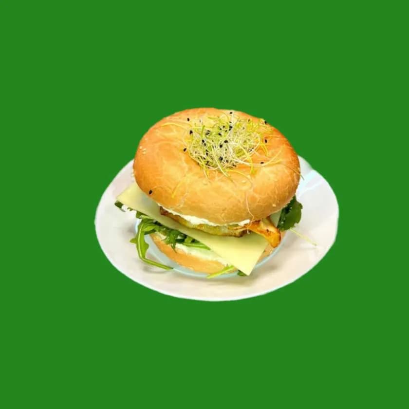 Bajgiel z boczkiem i jajkiem