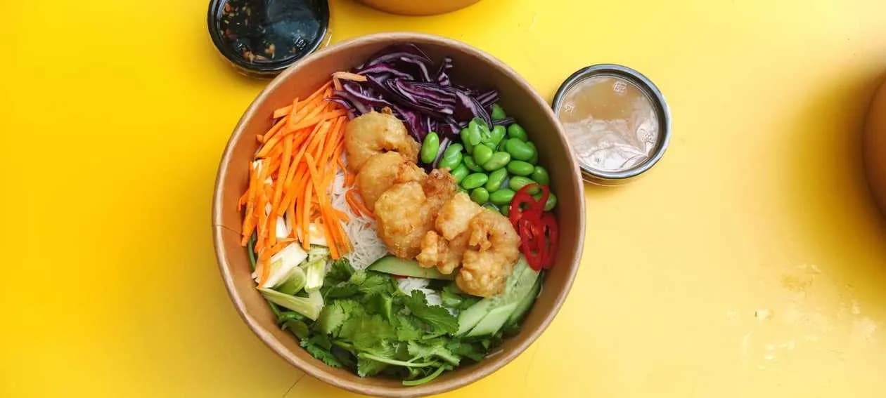 Bun salad with shrimps