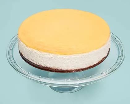 Sernik z białej czekolady Charlotte cały