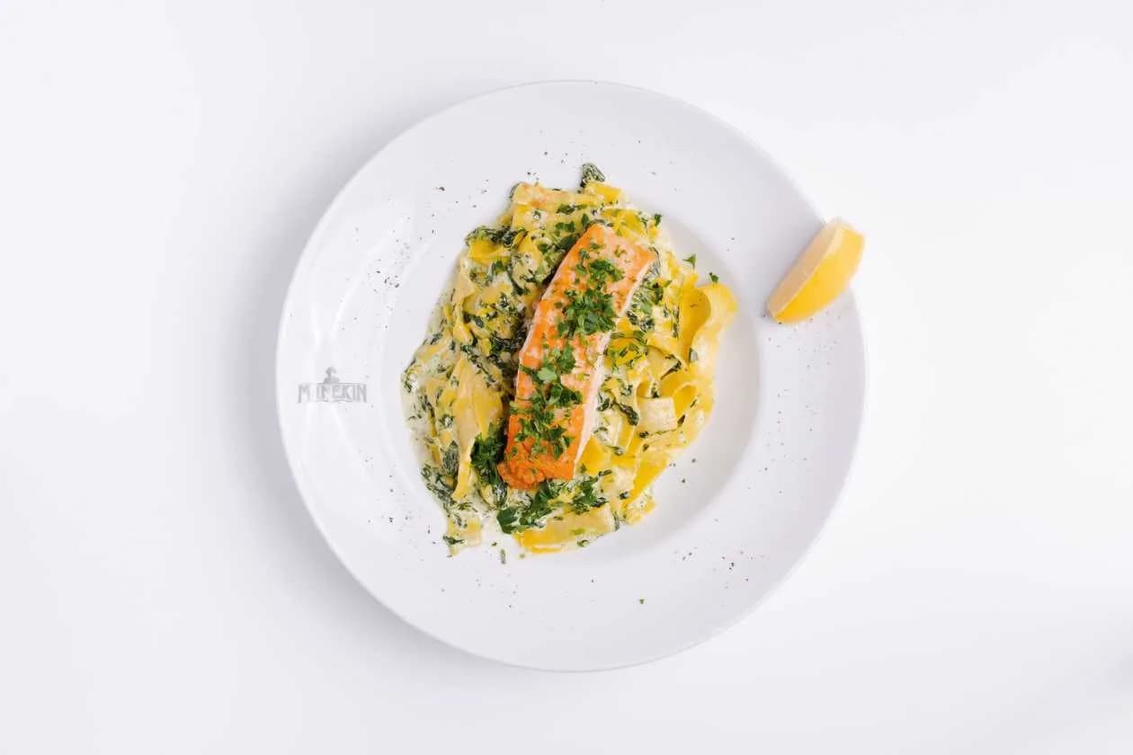 Crepes Tagliatelle - grilled salmon, spinach, cream
