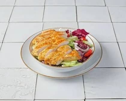 Spring salad with chicken