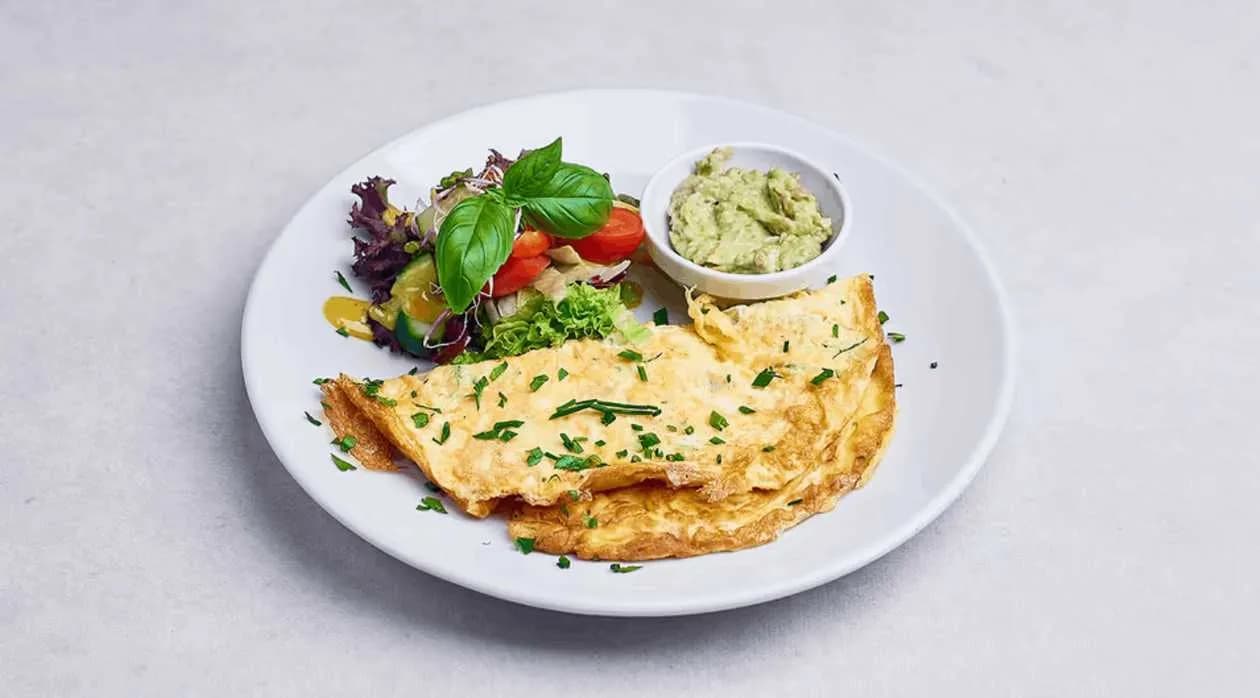 Omlet z cukinii z awokado