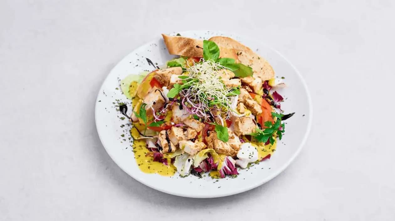 Sałatka z grillowanym kurczakiem