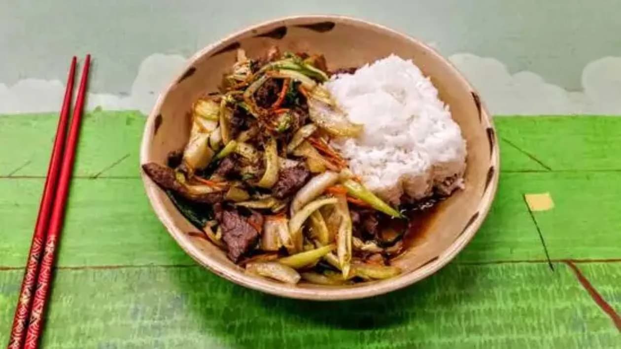 Wołowina z Bok Choyem w Sosie Ostrygowo-Pieprzowym