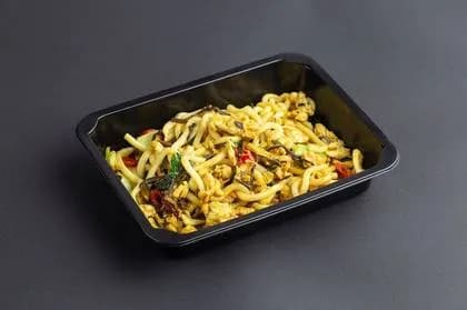 Udon Pad with turmeric and vegetables