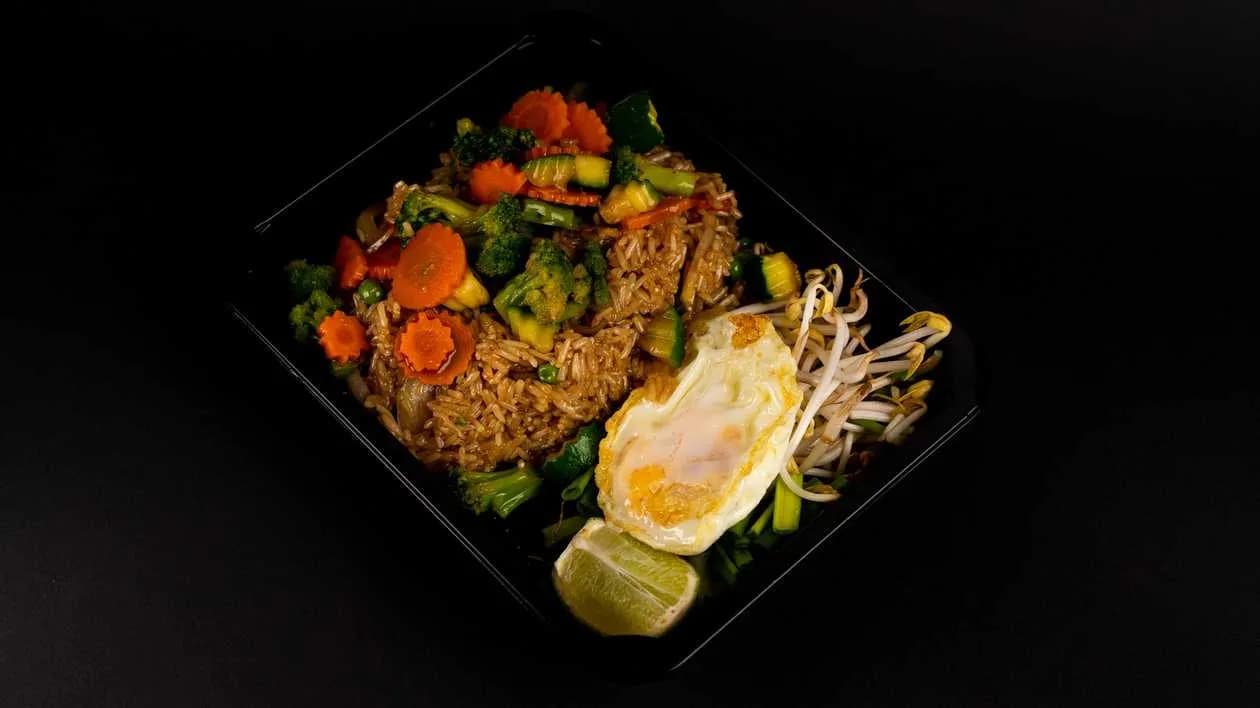 Khao Pad with vegetables