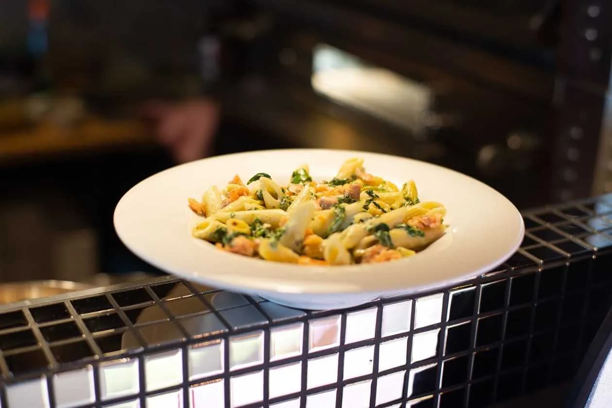 Penne spinachi salmon