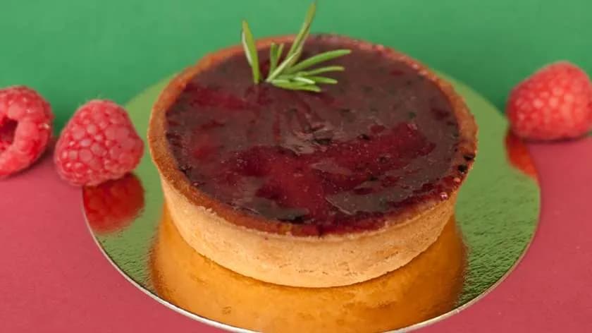 Tartaletka malina z rozmarynem