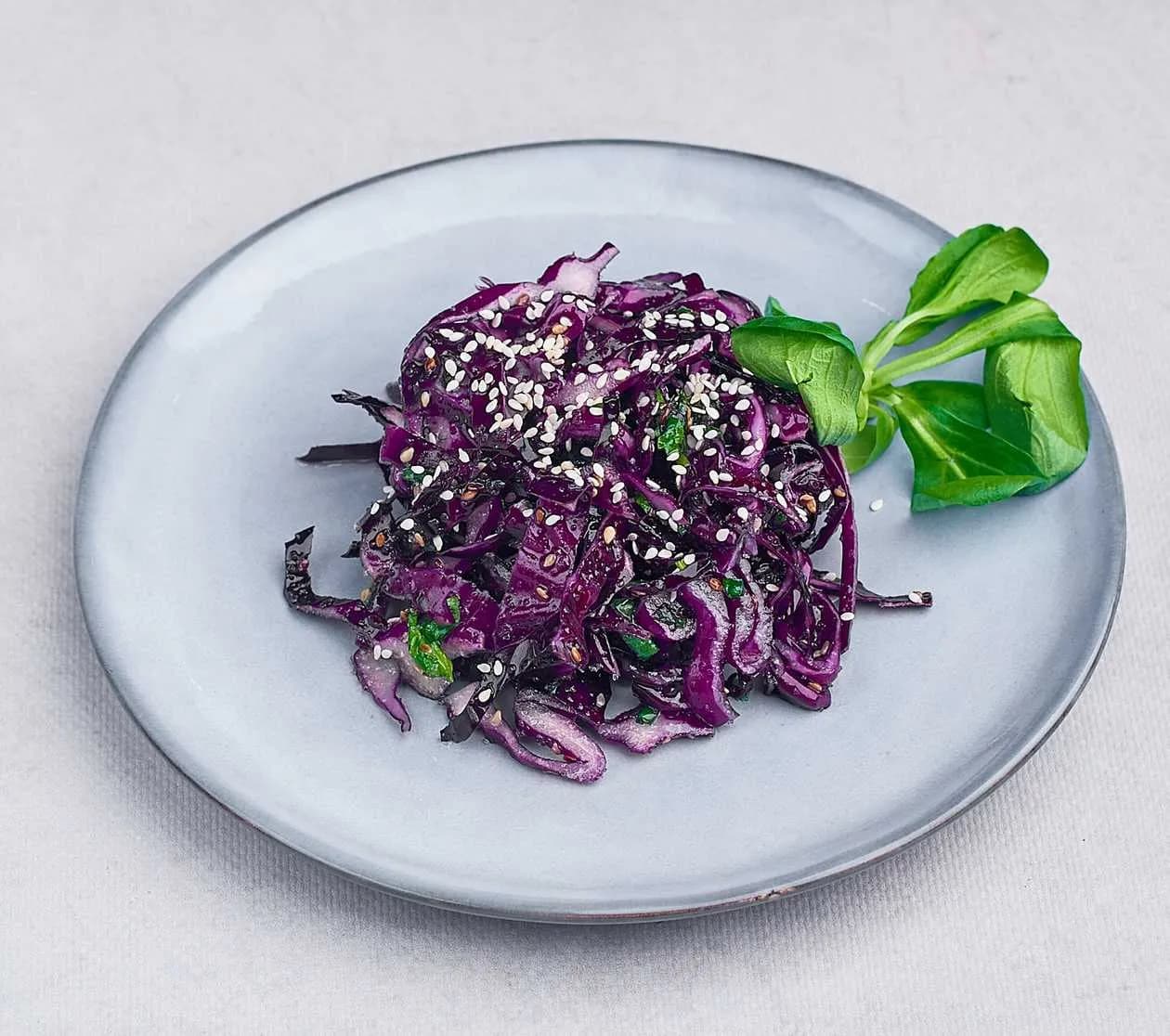 Czerwona kapusta sezam