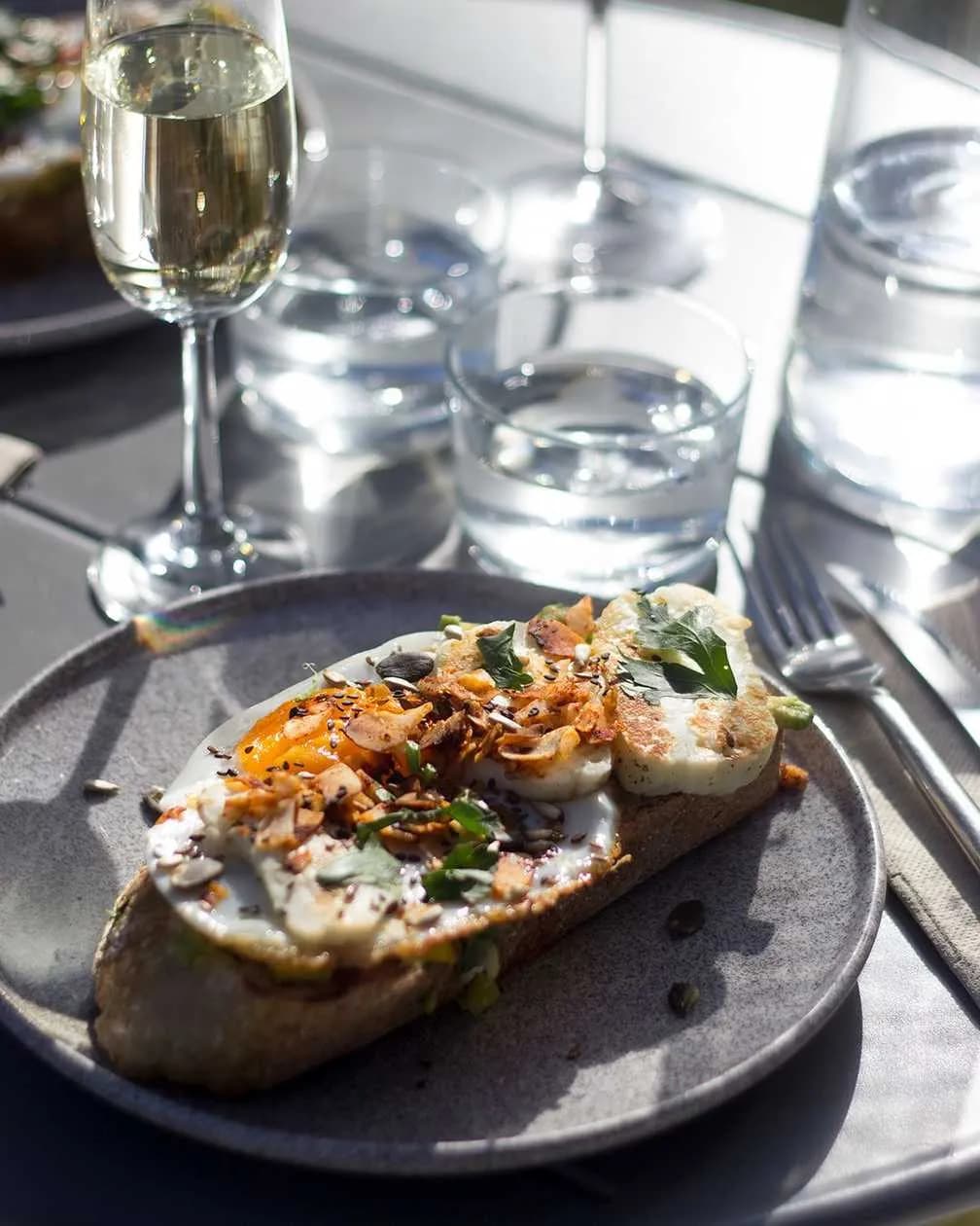 AVOCADO TOAST WITH HALLOUMI CHEESE