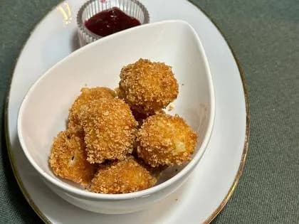 MOZZARELA W PANKO Z ZURAWINĄ