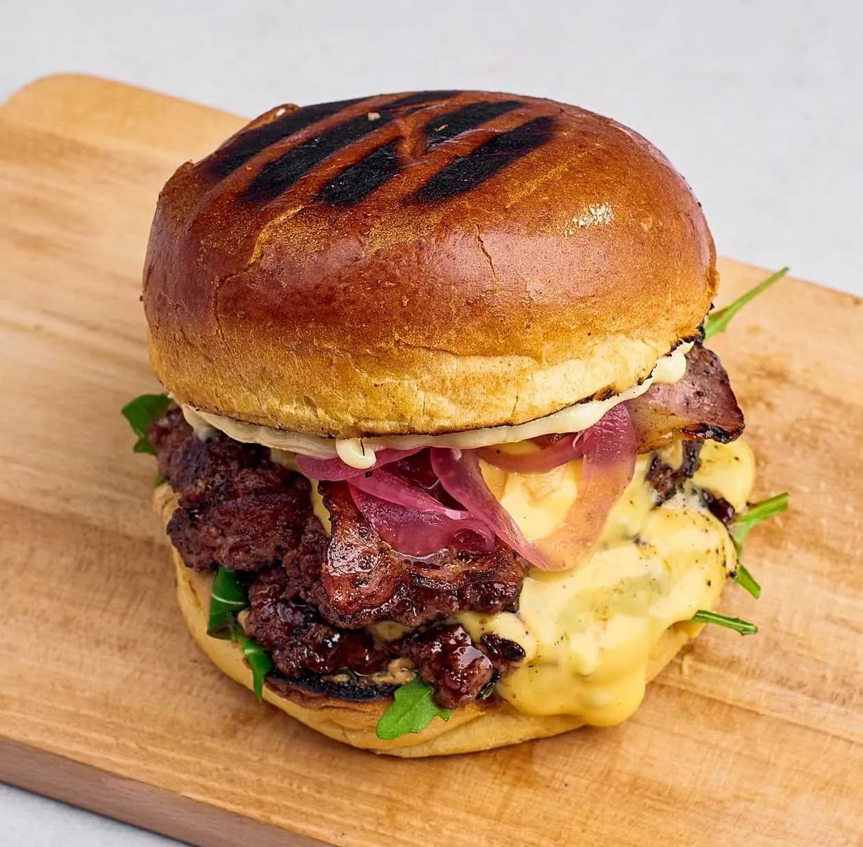 Angus beef burger, frytki, colesław + napój