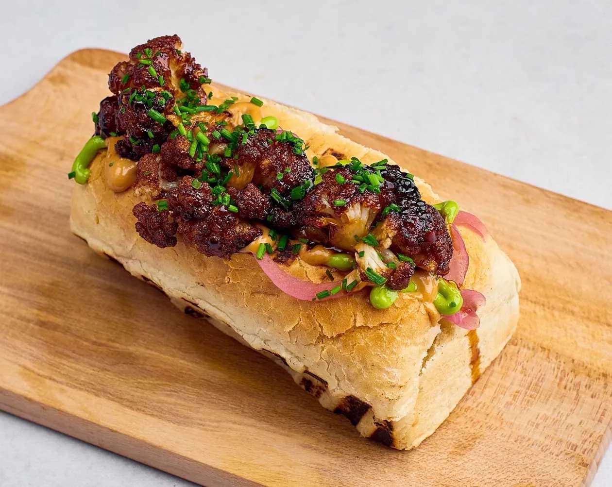 Kanapka AsianCali + frytki + colesław + napój