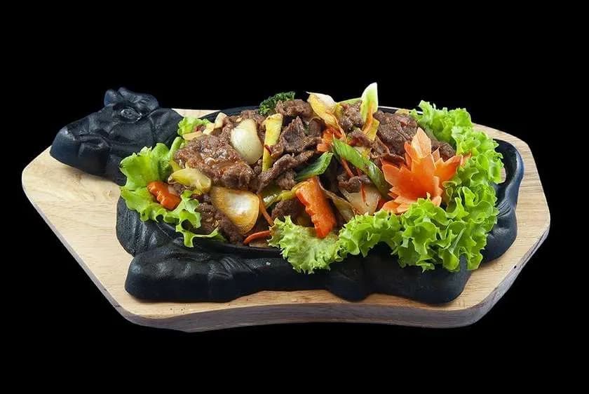 62 Beef fried with spicy herbs