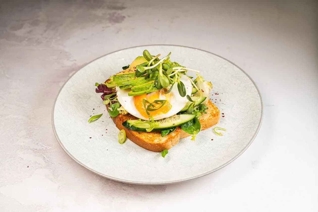 Tost z jajkiem i awokado🌿