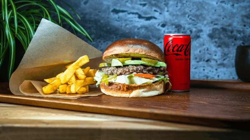 Spicy Avocado + Frytki Belgijskie + Coleslaw