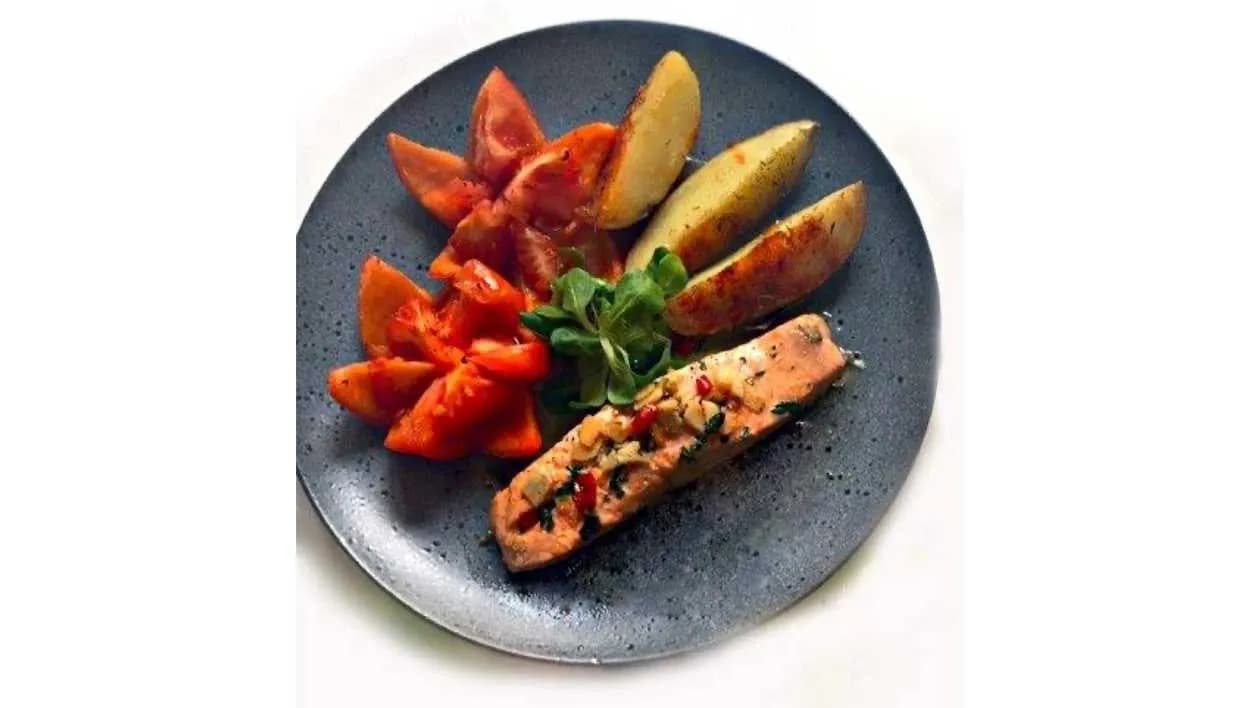 Salmon, baked tomatoes
