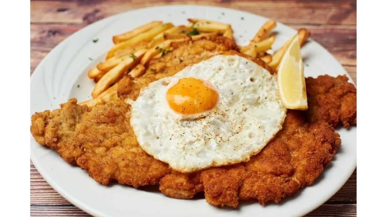 Schnitzel with fried egg