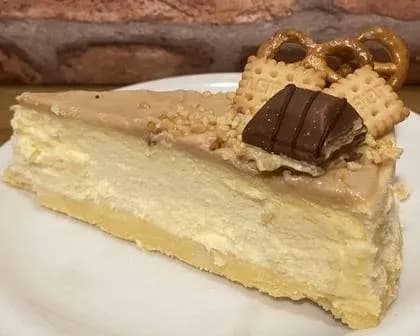 Cheesecake with Kinder Bueno Cream