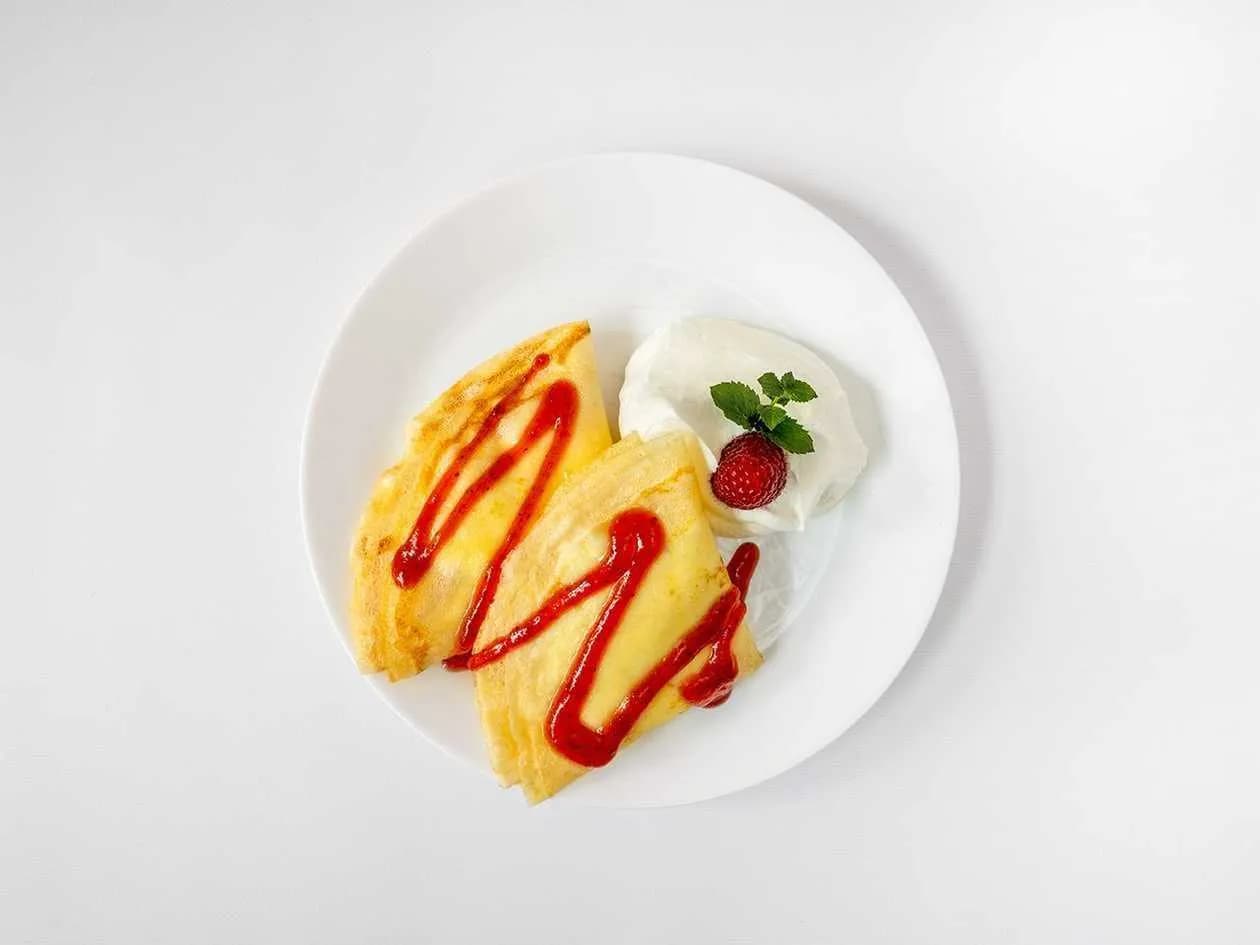 Pancakes with cheese (2 pcs), sweet cream