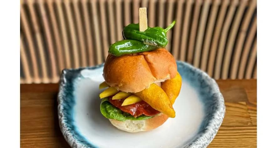 MINI BURGER Z KRABEM SOFT SHELL