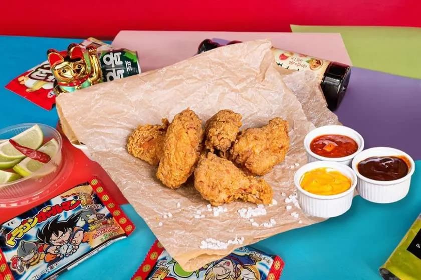 Crispy wings - panierowane + sos