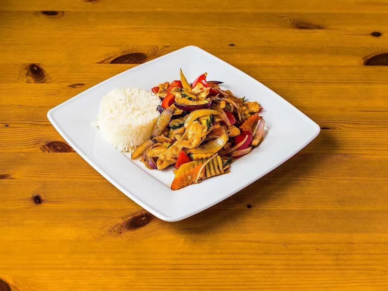 Chicken with Bamboo & Mun Mushroom