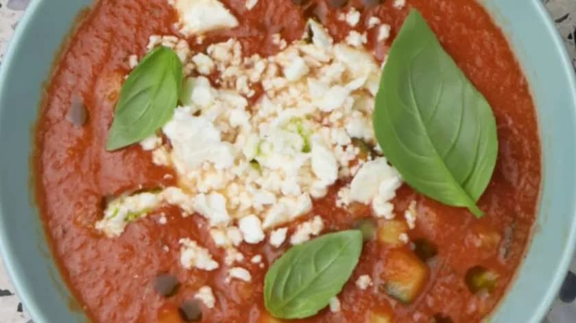 Gazpacho z fetą i bazylią