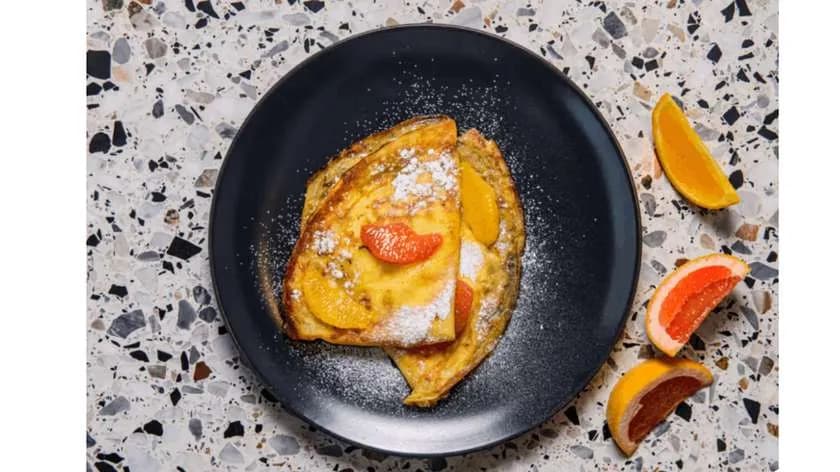 Naleśniki z twarożkiem i owocami