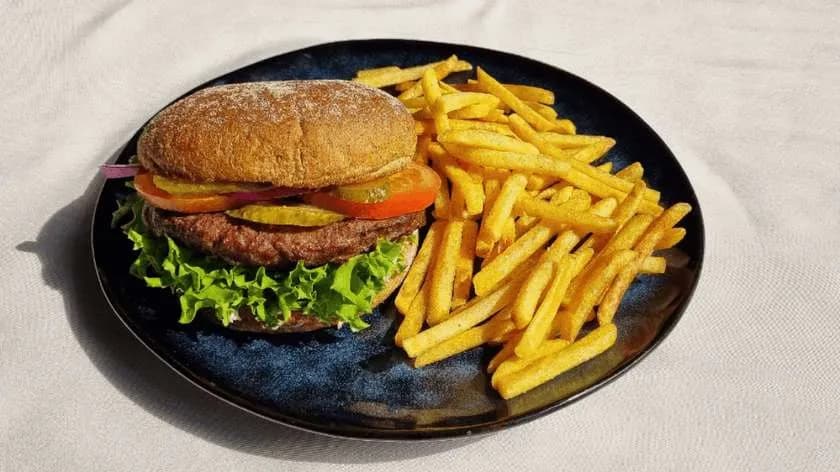 Classic Burger z frytkami