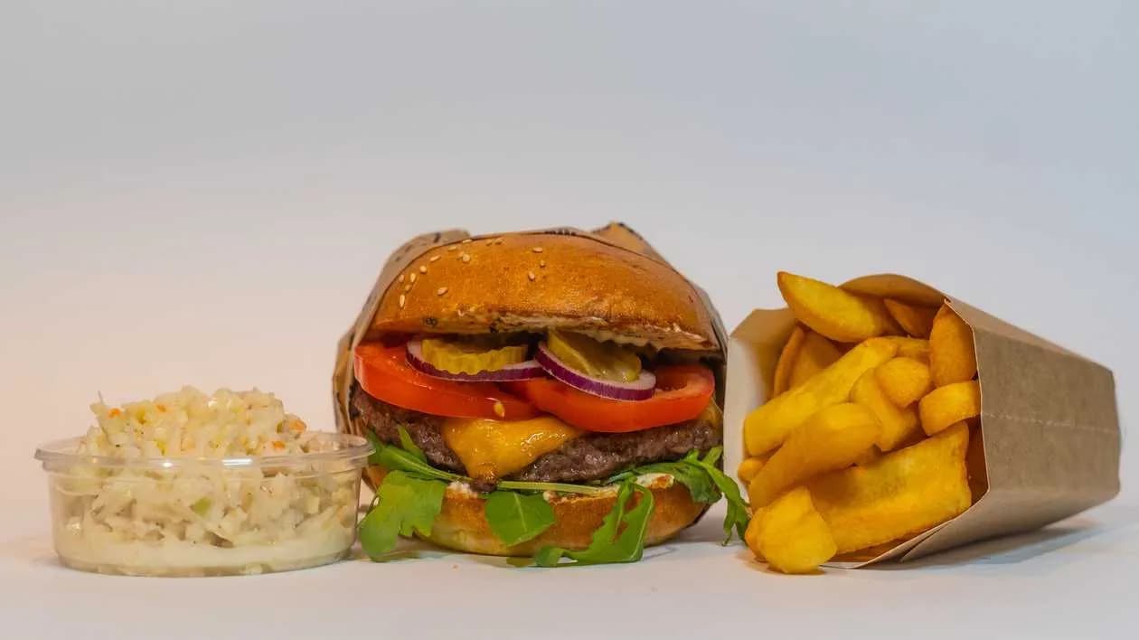 ZESTAW Burger FRYTKI COLESLAW z opakowaniem jednorazowym