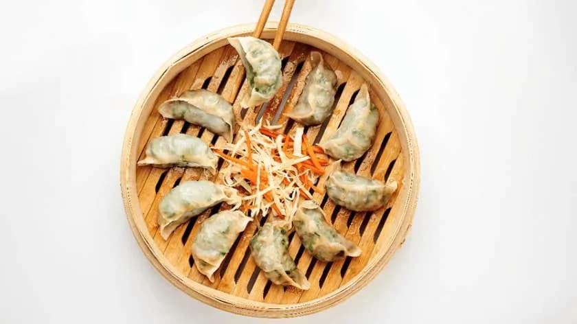 Pierożki WONTON z farszem drobiowo-szpinakowym