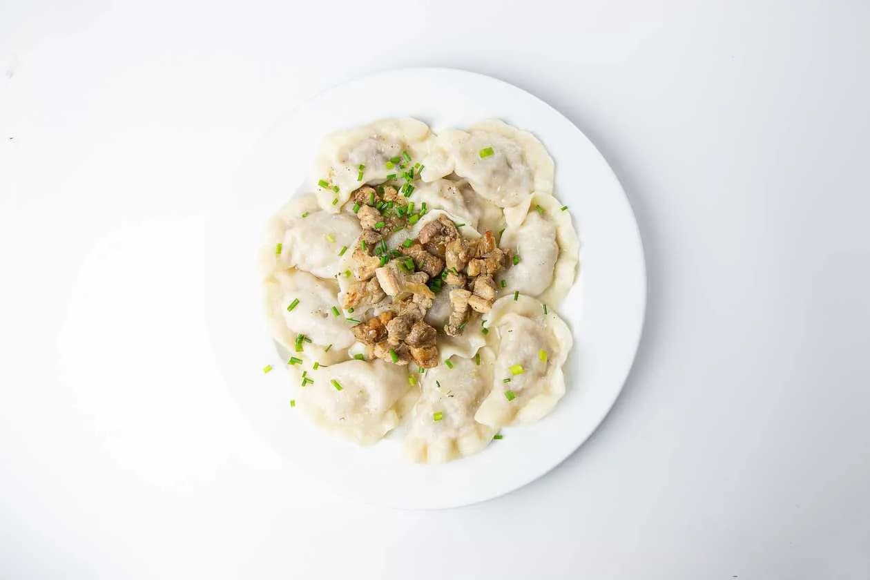 Wareniki with potatoes with pork scratchings and sour cream 10 pcs.