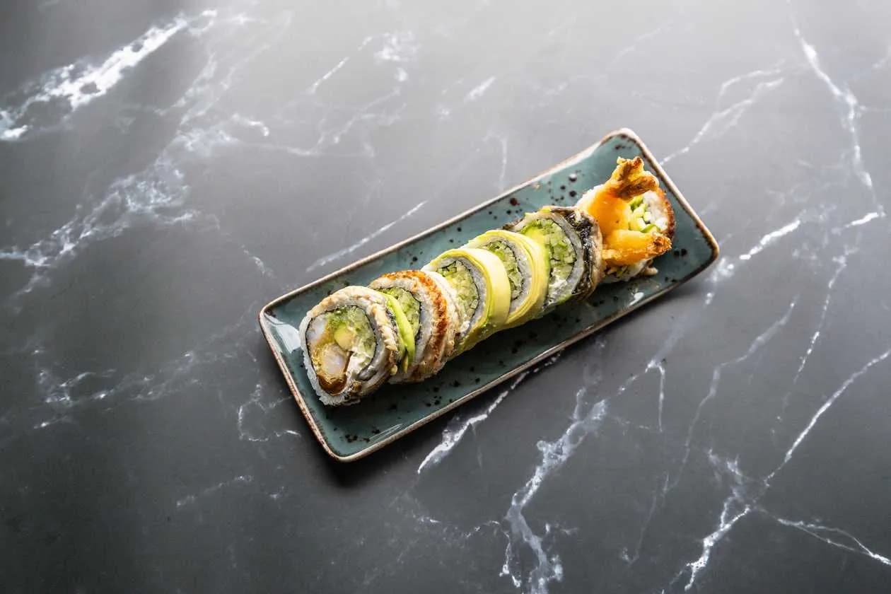 Dragon awokado roll