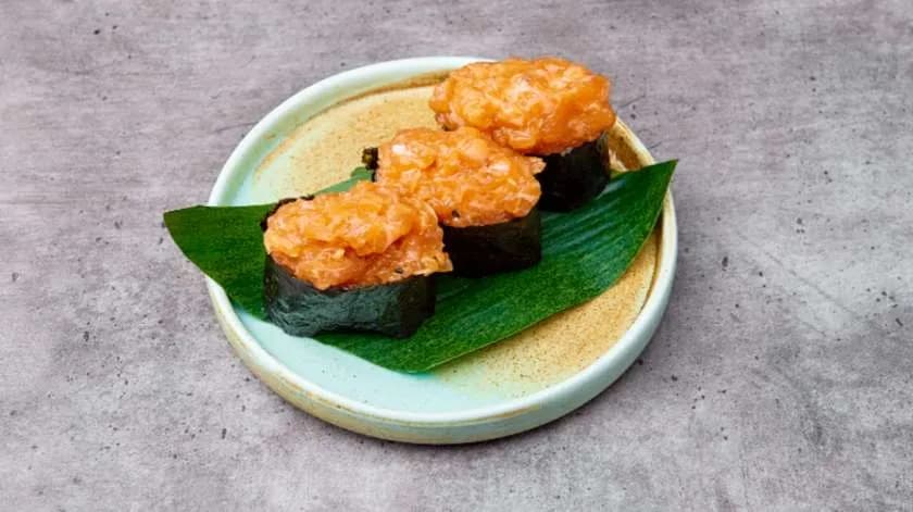 Gunkan tatar z tuńczyka