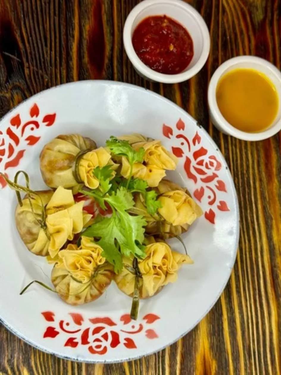 Golden Sacks with Beef and Water Chestnuts 6pcs.