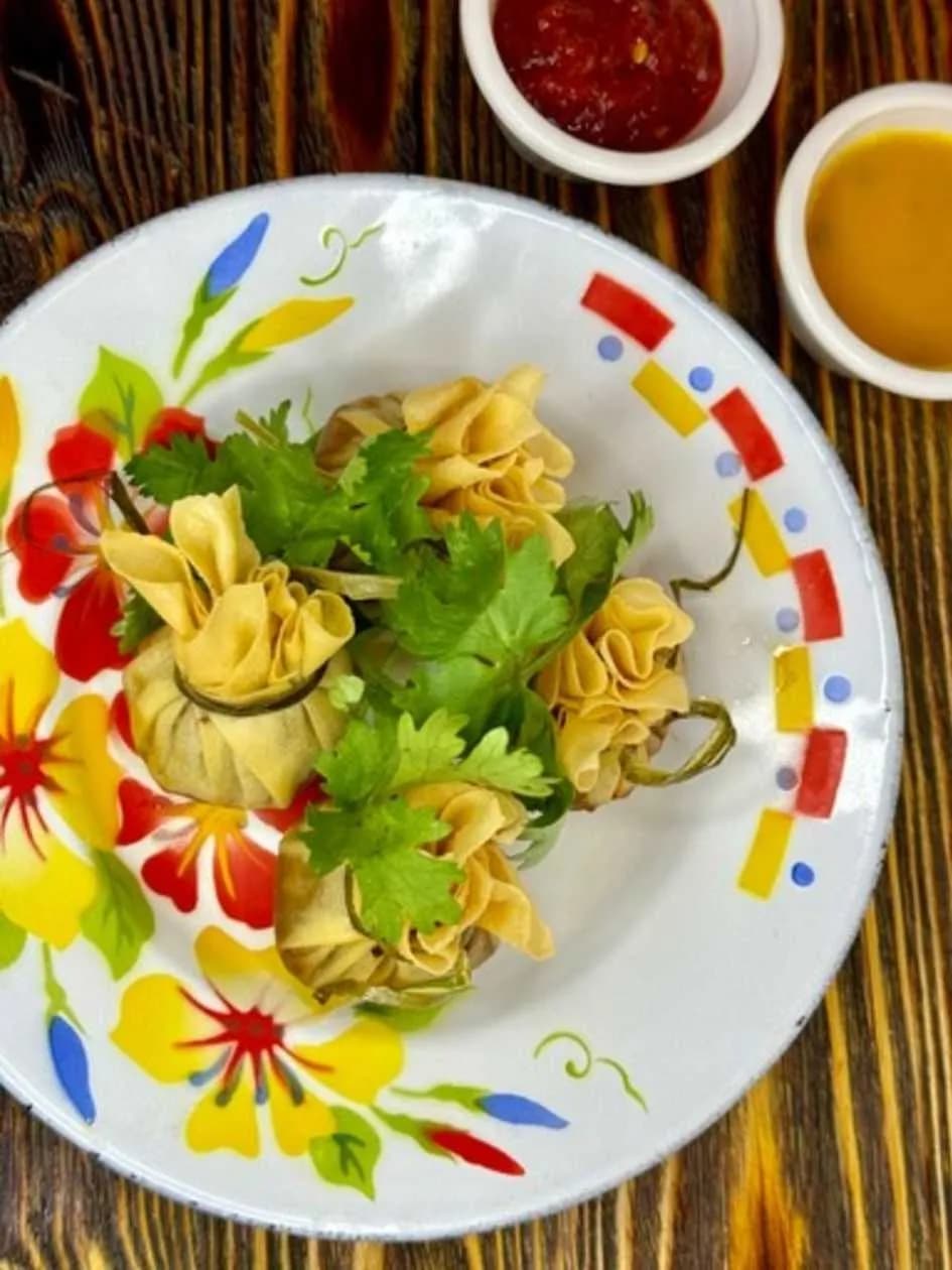 Golden Sacks with Beef and Water Chestnuts 4pcs.