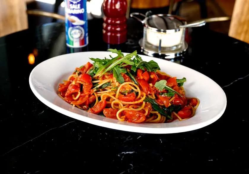 SPAGHETTI RUCOLA E POMODORINI - dostawa