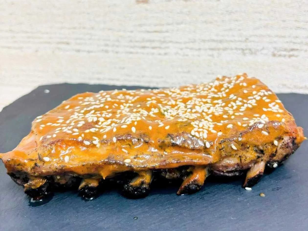 Żeberka w sosie pieczeniowym 500 gr