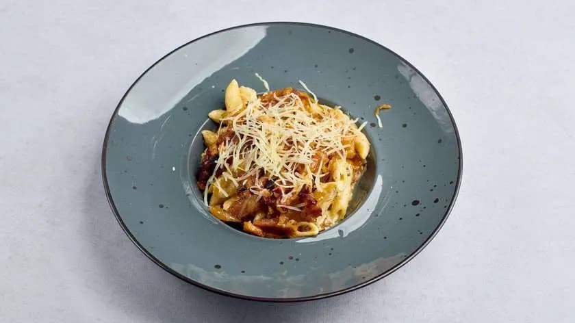 Zestaw 16. Penne carbonara w sosie śmietanowym