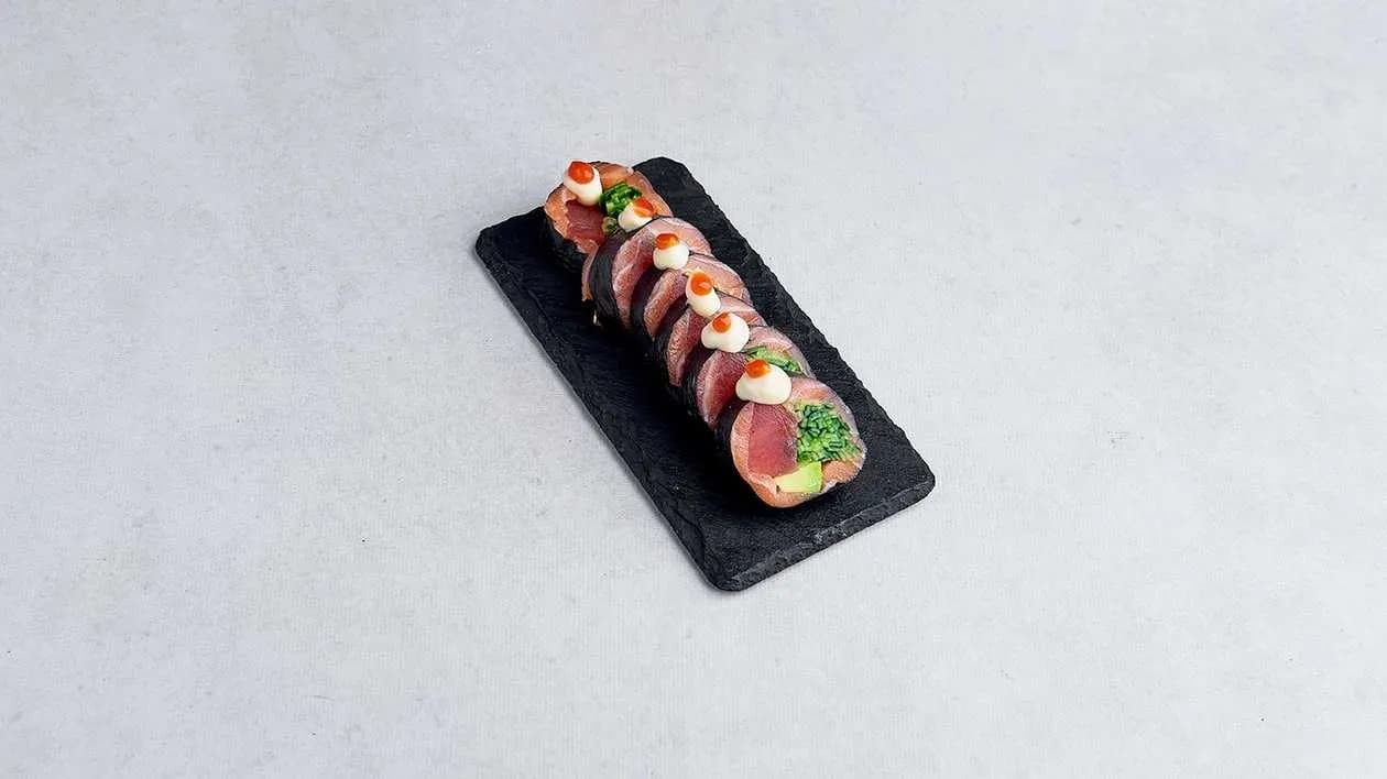 Sashimi Maki Łosoś, Tuńczyk, Ogórek, Awokado, Spicy Mayo