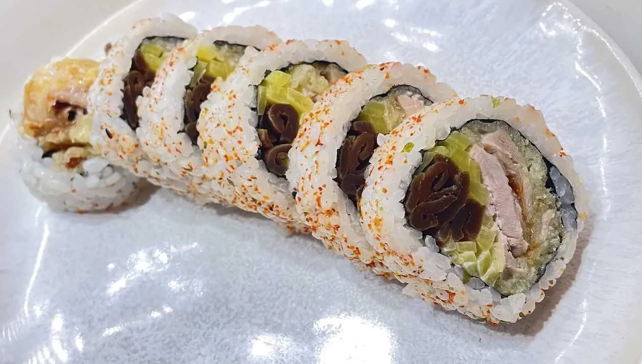 Tuńczyk w Tempurze, Spicy Mayo, Por, Oshinko