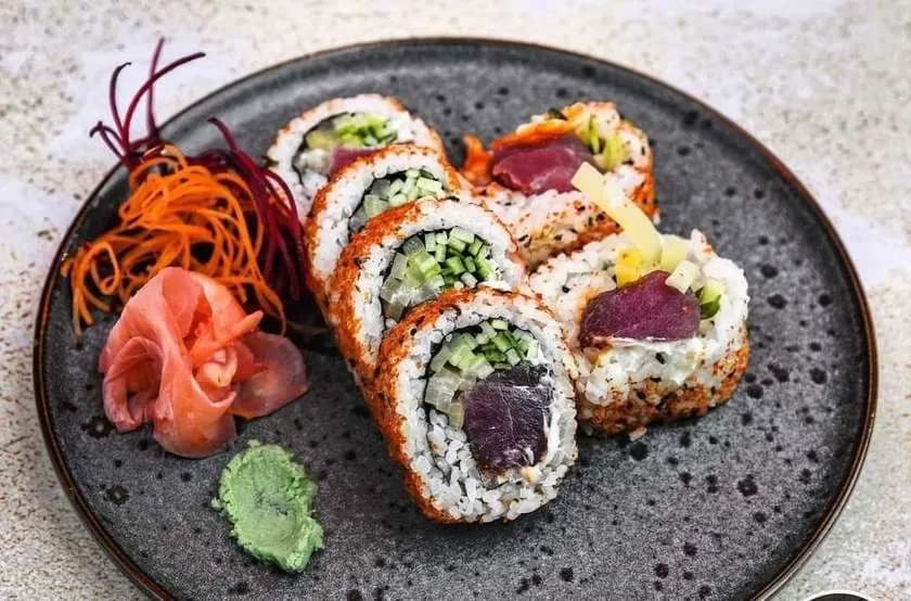 Tuńczyk, Spicy Mayo, Ogórek, Por