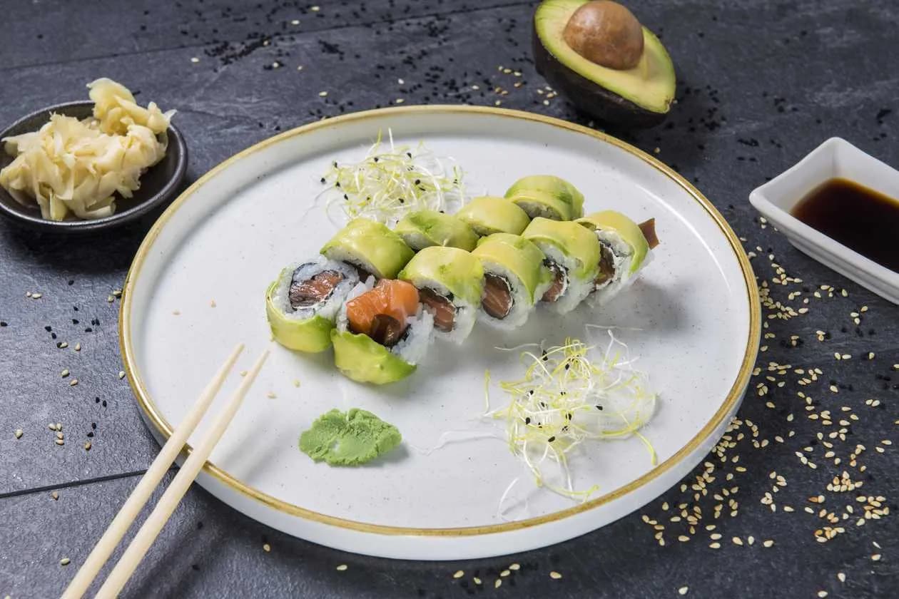 Specjalna California Łosoś Surowy, góra: awokado